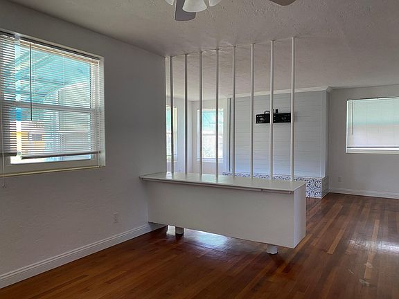 4th image of 235 Williams Ave