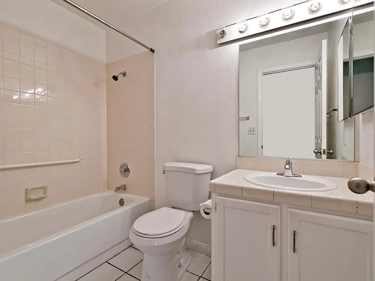 6580 Goldensun Ct — Photo 14