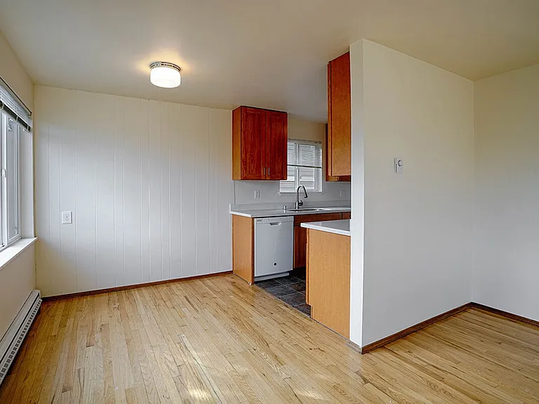 Dolores Manor Apartments — Photo 7
