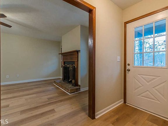 4th image of 3281 Summer Wood Cir