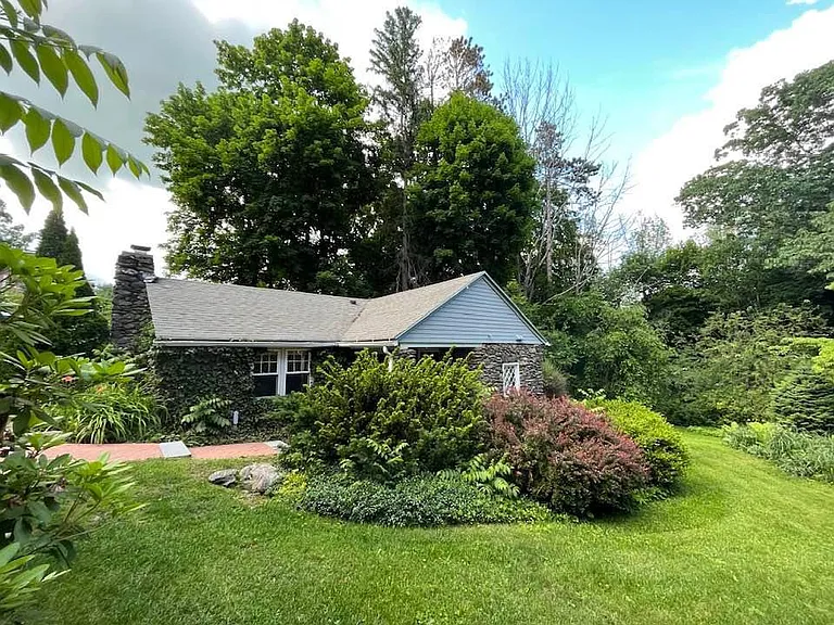 70 Newton St — Photo 13