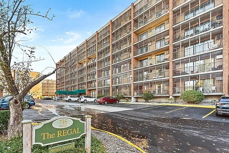 235 Winthrop St #2210