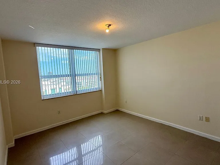 19501 W Country Club Dr #1212 — Photo 46
