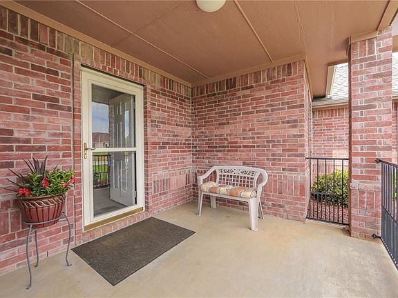 5th image of 851 Fairview Dr