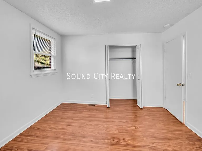 3232 Hinkle Dr — Photo 2