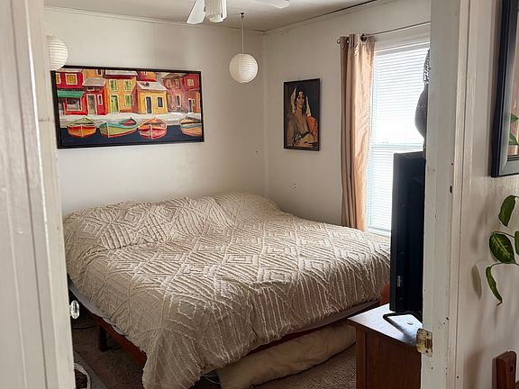 3rd image of 207 N Governor St