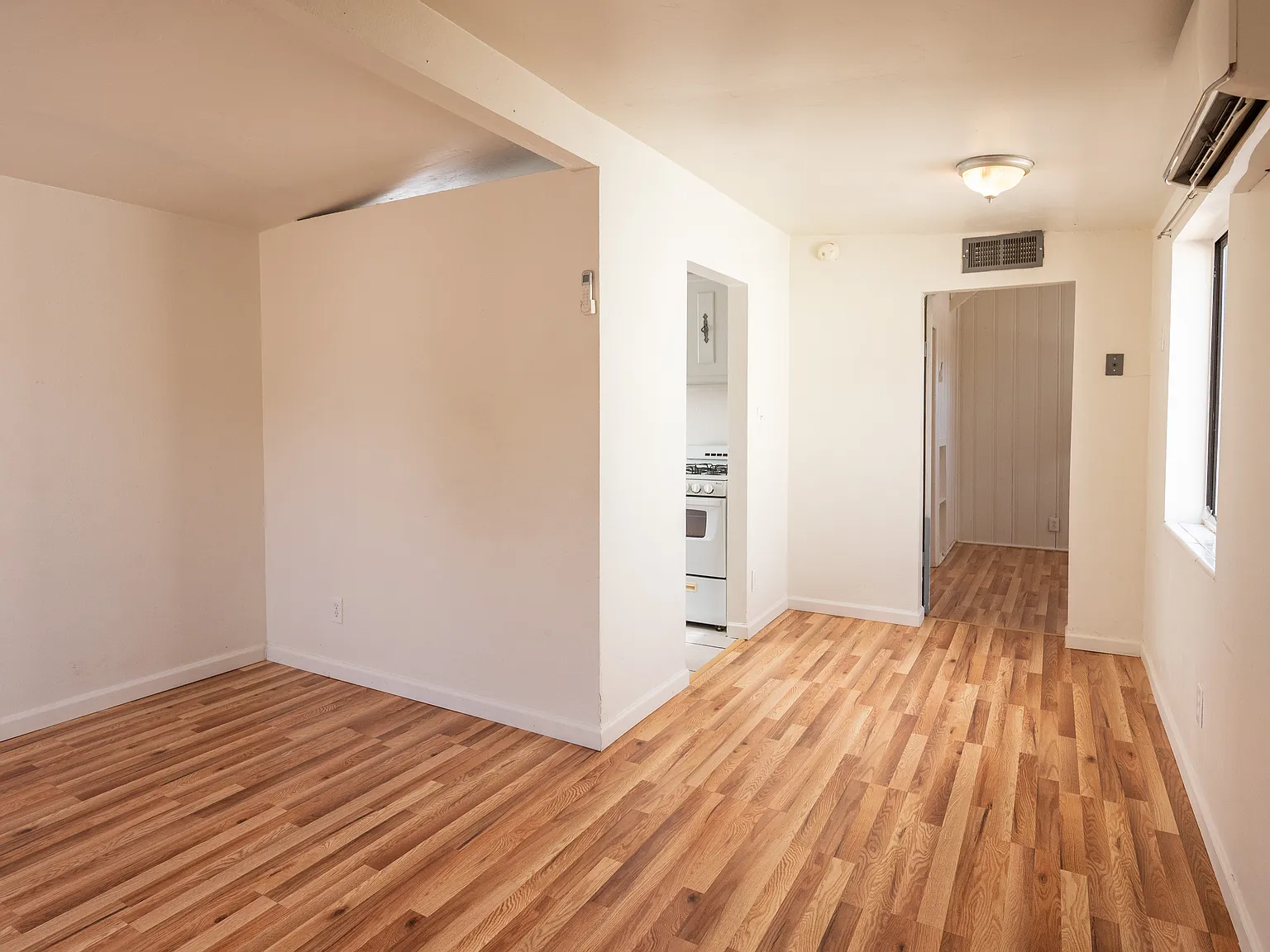 1 bed, 584 sqft, $900 — Photo 3