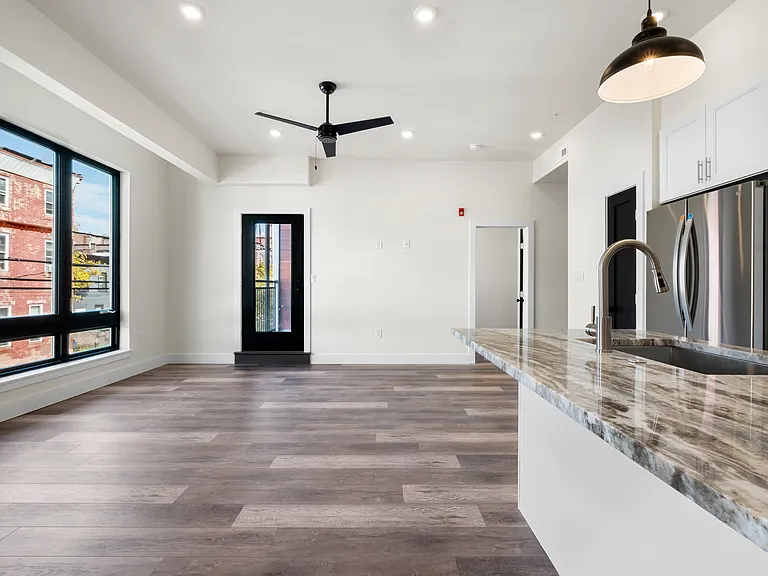 2025 Amber St #B — Photo 1