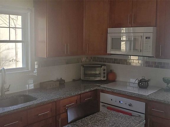 4th image of 374 Plainfield St