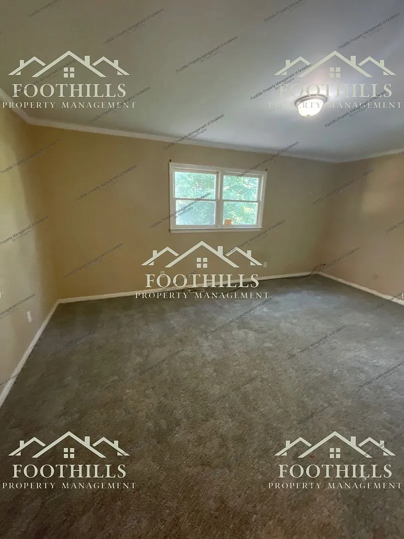 2 bed, 1.5 bath, $895 — Photo 4