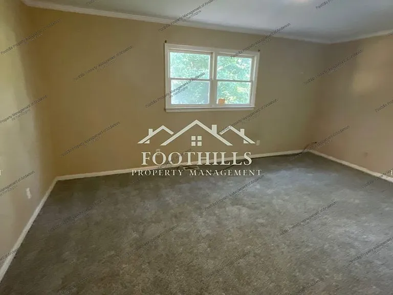 208 N Major Rd #D — Photo 4