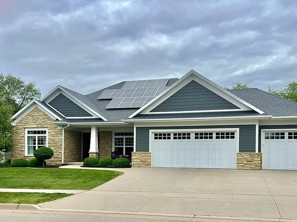 1851 Creek Wood Dr, Dubuque, IA 52003