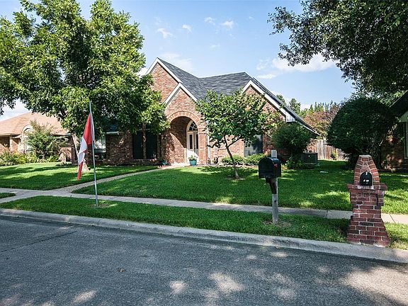 3rd image of 1104 Silverthorn Ct