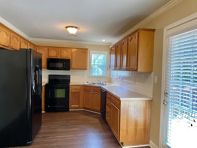 230 Summit Dr — Photo 2