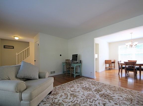 4th image of 25 Montebello Dr