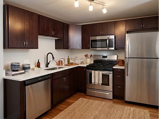 6115-17 Wolcott Building - House — Photo 3