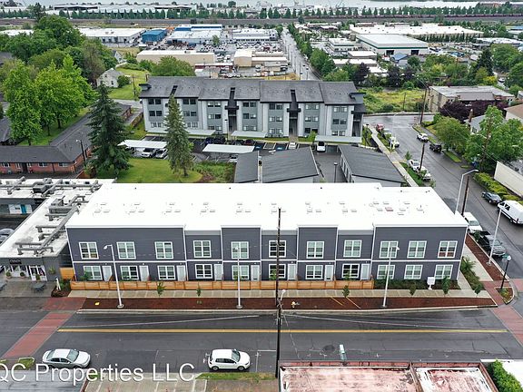 2nd image of 2713 E Evergreen Blvd #105