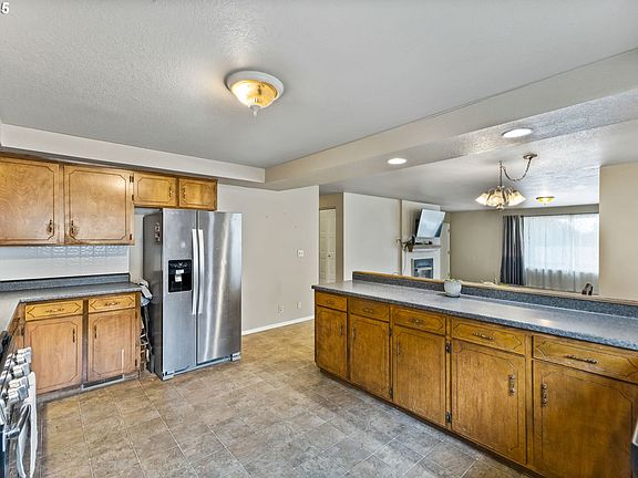 5th image of 1290 Evergreen Ln