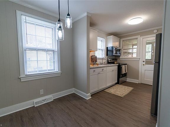 5th image of 1005 McCormick St