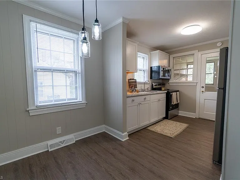 1005 McCormick St — Photo 5