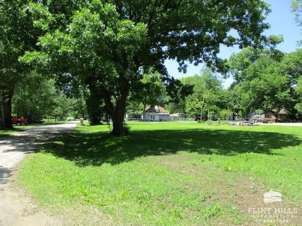 1014 Guston St, Council Grove, KS 66846