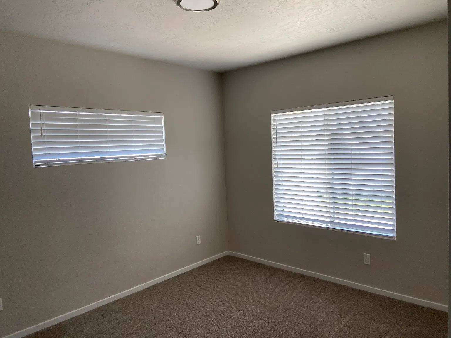 1535 W Hubbard Rd — Photo 2