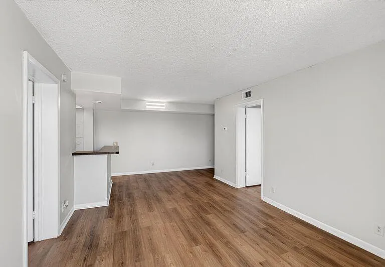 760 Executive Center Dr #32 — Photo 6