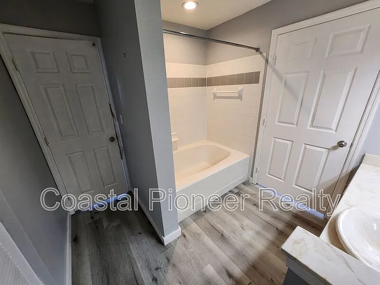 9232 Lake Chase Island Way — Photo 20