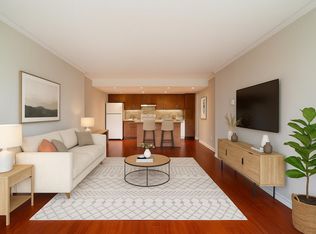 2012 Fullerton Ave #1319, North Vancouver, BC V7P3E3