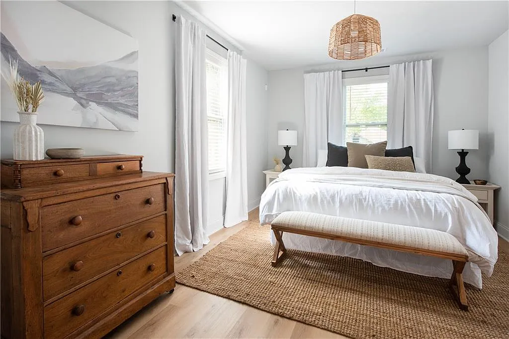 3 bed, 2.0 bath, 1619 sqft, $4,300 — Photo 3