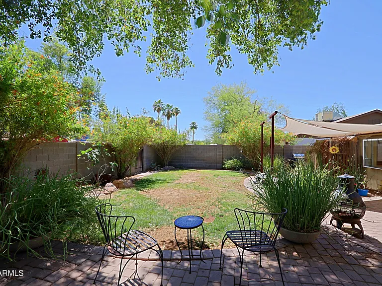 703 E Auburn Dr — Photo 40