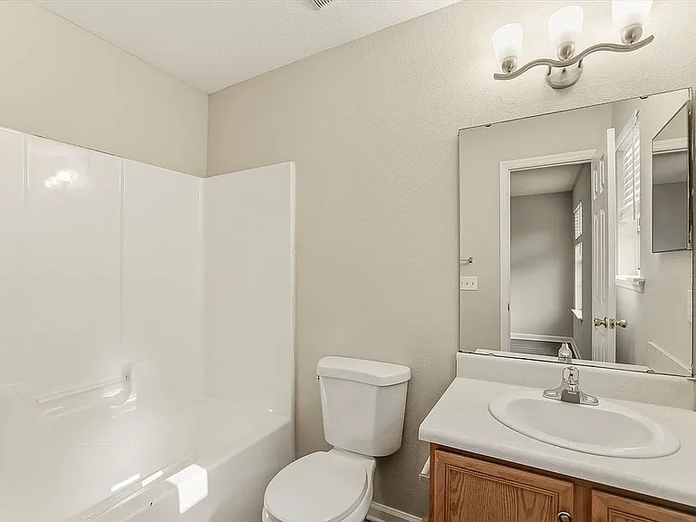 2738 W Tharpe St #405 — Photo 10