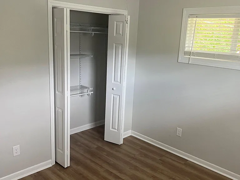 1900 Dutch Valley Dr #7 — Photo 7