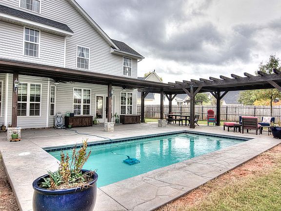 4th image of 205 Millbury Ct