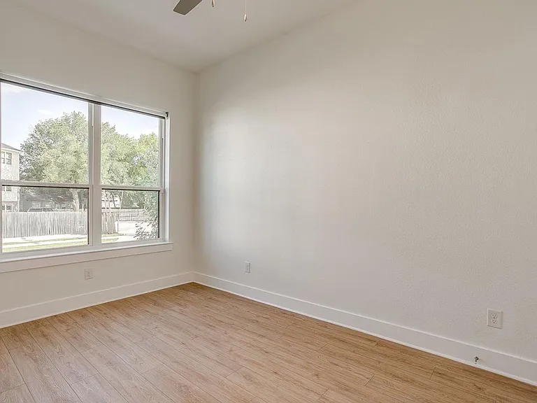 2333 Benbrook Blvd — Photo 9
