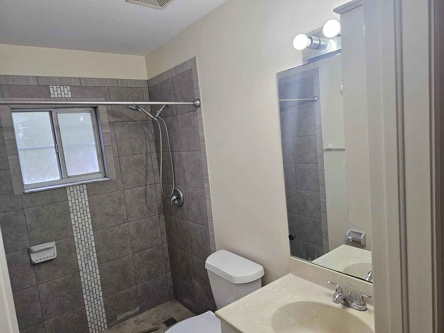 3 bed, 2075 sqft, $2,750 — Photo 4