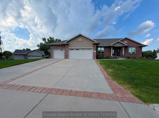 2104 Rainbow Rd, Grand Island, NE 68801