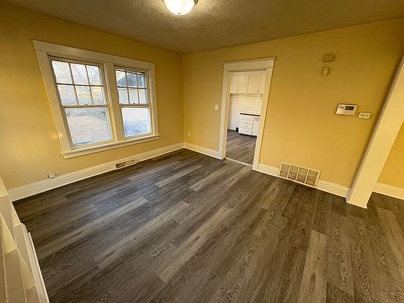 3rd image of 2142 Auburn Ave