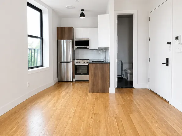 481 Evergreen Avenue image 1 of 5