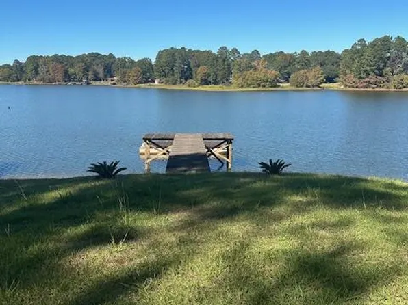 110 Point Dr, Milam, TX 75959