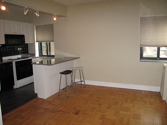 5th image of 5052 N Marine Dr APT D2