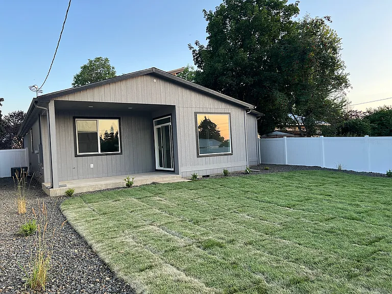 3807 E 27th Ave — Photo 21