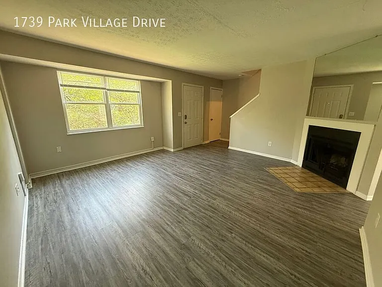 1739 Park Village Dr — Photo 5