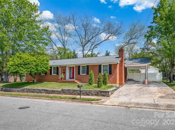 218 N Bost St, Statesville, NC 28677