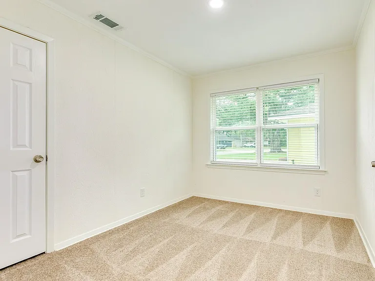 408 Gardenia St — Photo 17