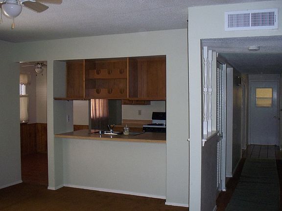 5th image of 4716 Sun Valley Dr