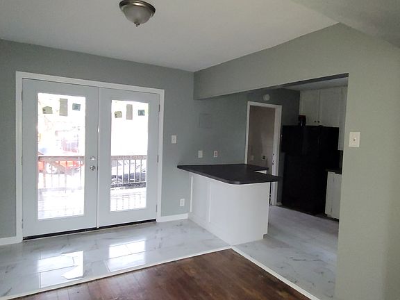 3rd image of 2867 S Staples St #11372081