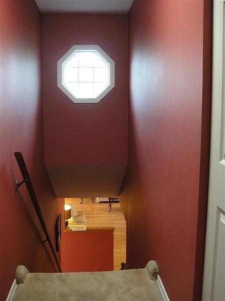 OCTAGON WINDOW ADDS NATURAL LIGHT IN STAIRCASE