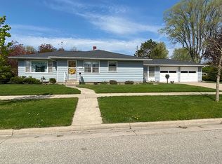1020 S Elm St, La Crescent, MN 55947