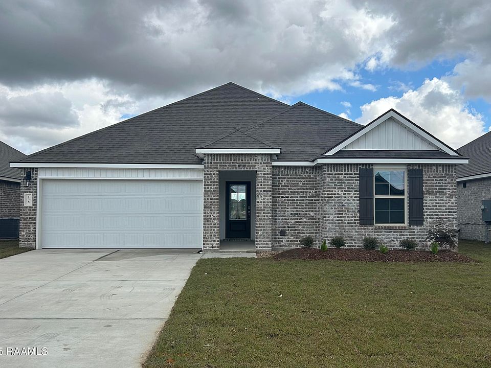 1st image of 135 Cottage Cove Dr